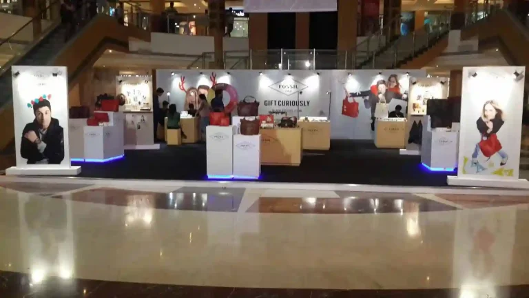 Fossil Retail Mall Activation